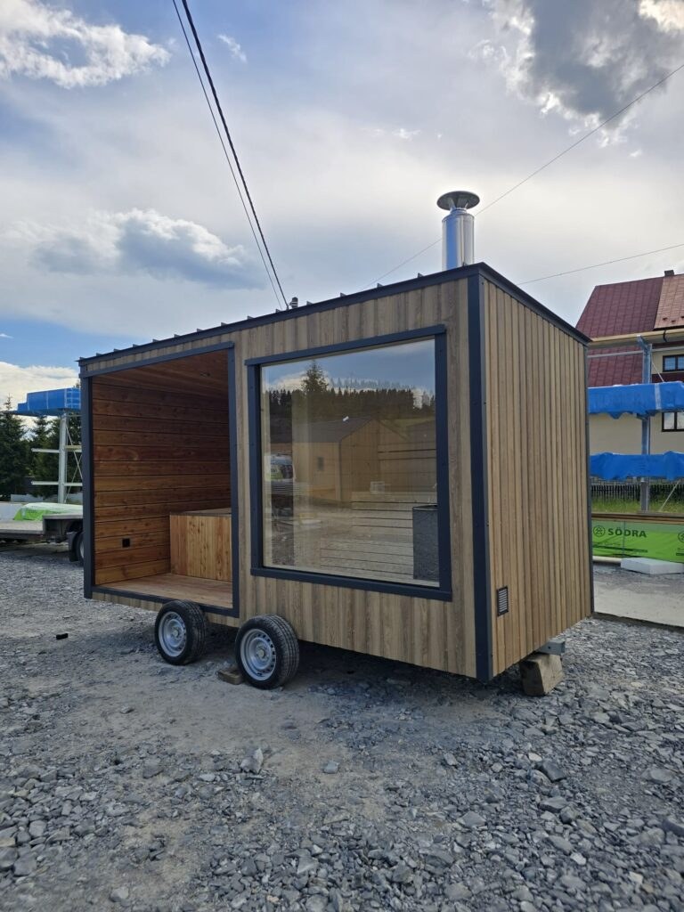 Kelohus Hytte — mobil sauna med glassfront og boblebad på tilhenger for 4–6 personer fra Kelohus, bilde 4 av 4